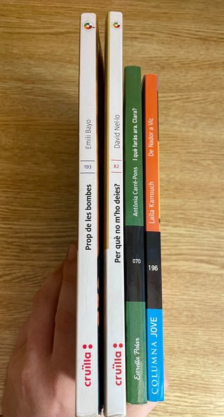 Lote 4 libros juveniles en catalán / 2 € el lote
