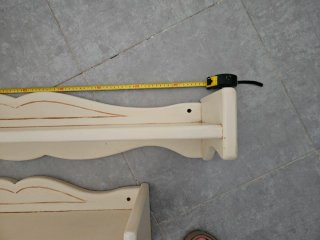 Scaffali in legno massello bianco rotto