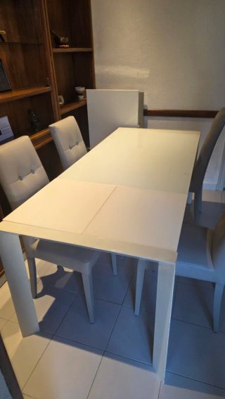 Mesa cristal y metal con 4 sillas