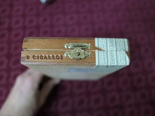 Antigua caja de madera puros