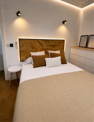 Cabecero de madera natural hecho a mano