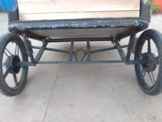 Carro con cajón, amortiguadores y frenos