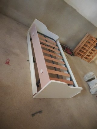 Estructura cama infantil no está montada ,