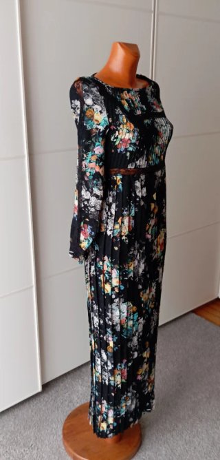 Vestido vintage plisado floral negro.