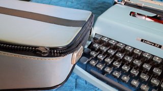 Macchina da scrivere Olivetti Lettera 32
