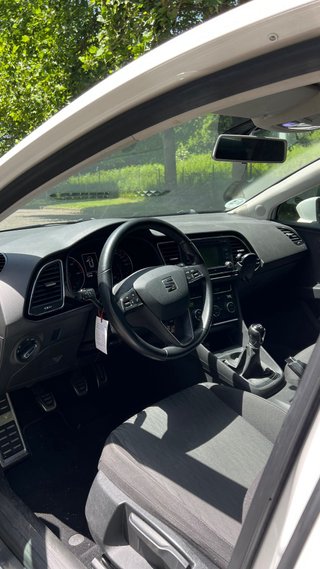 SEAT León 1.6 TDI 105 CV Acabado Style con Kit FR