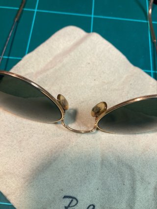 Gafas de sol Ray-Ban doradas y verdes