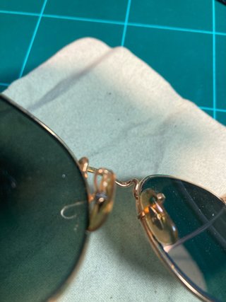 Gafas de sol Ray-Ban doradas y verdes
