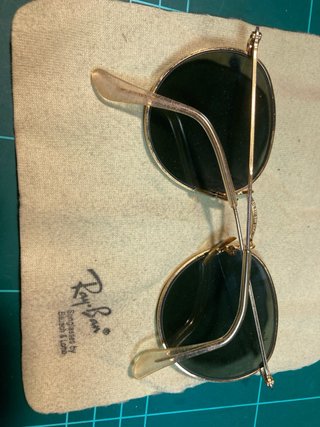 Gafas de sol Ray-Ban doradas y verdes