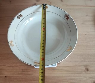 Plato elegante de San Claudio porcelana