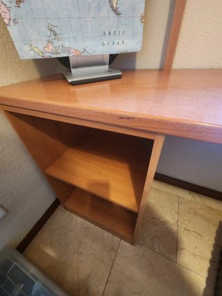 Mesa escritorio con estanteria