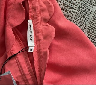 Vestido Naf Naf un hombro coral talla L