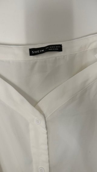 Blusa SHEIN blanca tirantes hombros caídos