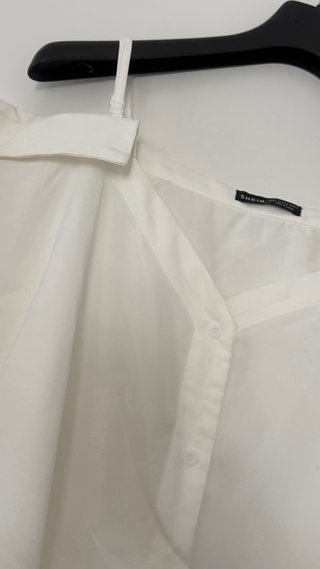 Blusa SHEIN blanca tirantes hombros caídos