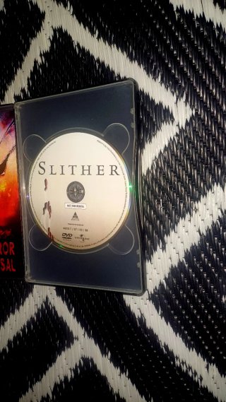 SLITHER, ( LA PLAGA ) DVD STEELBOOK DESCATALOGADA