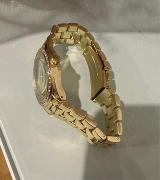 Reloj Guess Dorado con Brillantes