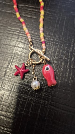 Collar verano con abalorios y charms