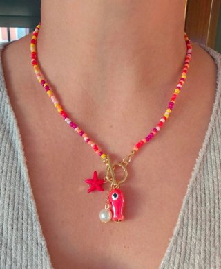 Collar verano con abalorios y charms