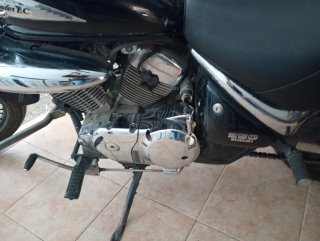 Suzuki Intruder 250 LC Classic Negra