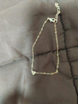 Tobillera dorada con corazón
