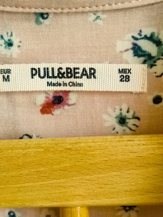 Camisa floral Pull&Bear rosa talla XS