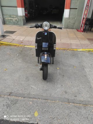Vespa PX 125 freno disco negra y asiento marrón
