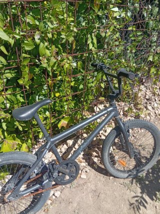 Bicicleta BMX gris