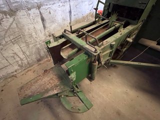 Empacadora John Deere 342 con carro