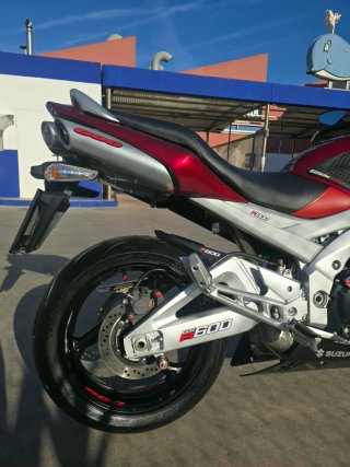 Suzuki GSX-R 600 Naked Roja/Plata