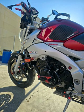 Suzuki GSX-R 600 Naked Roja/Plata