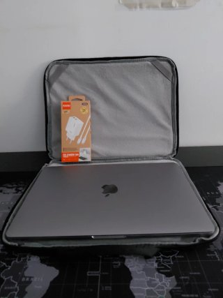 MacBook Pro 13” M1 (2020) 8GB RAM + Accesorios.