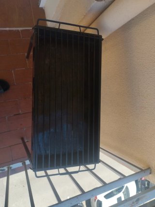 Barbacoa de metal negra
