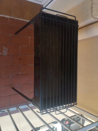 Barbacoa de metal negra