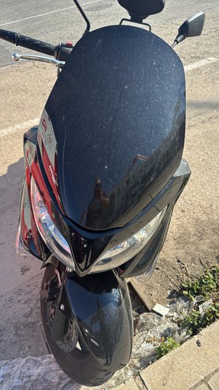 Burgman 125 Maxi Scooter Negra