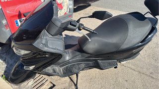 Burgman 125 Maxi Scooter Negra