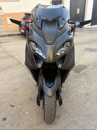 Yamaha TMAX 560 Negra