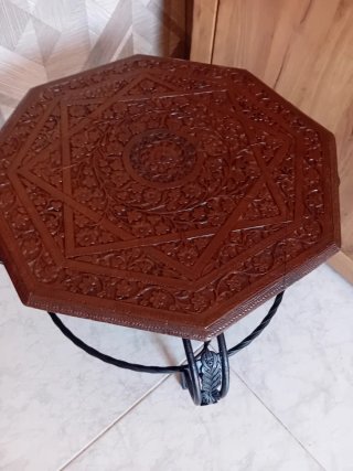 Tavolo da centro esclusivo in legno e ferro
