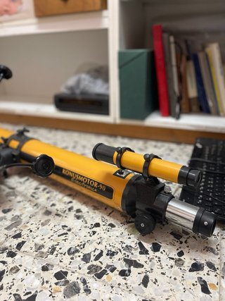 Telescopio Konusmotor-90 con trípode
