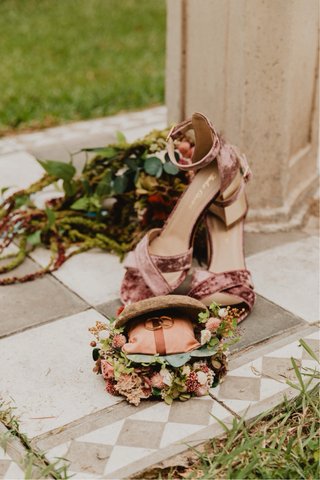 Zapatos de fiesta ante rosa y dorado