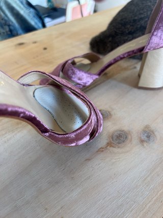 Zapatos de fiesta ante rosa y dorado
