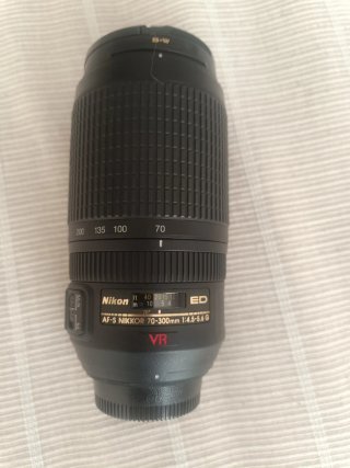 Cámara Nikon y 3 objetivos