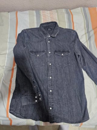 Chaqueta vaquera negra Zara