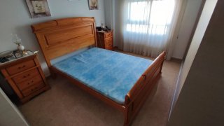 Cama 135 madera y base de colchón.