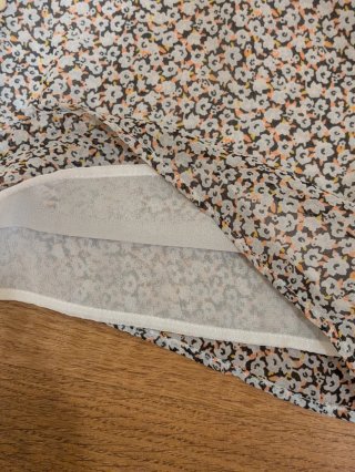 Camiseta floral con tirantes finos