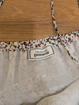 Camiseta floral con tirantes finos