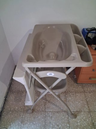 Cambiador bebé CAM con bañera. Apenas usado