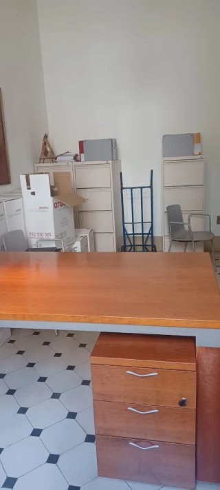 Mesa de despacho de madera
