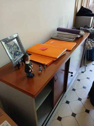 Mesa de despacho de madera