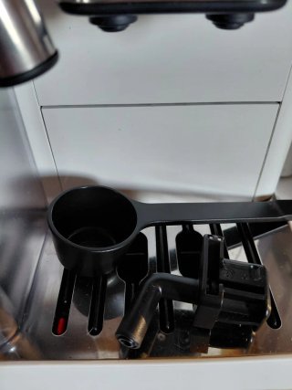 Cafetera DeLonghi Rivelia Blanca.