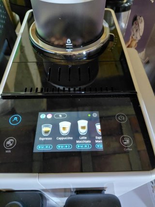 Cafetera DeLonghi Rivelia Blanca.